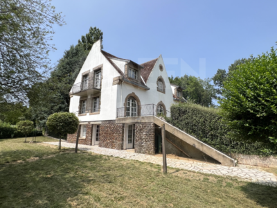 ST SAUVEUR EN PUISAYE – Maison – 10 pièces – 99024 m² de terrain